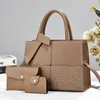 Bolsa Feminina 2025 Novo Modelo Conjunto de Três Peças com Design de Quatro Compartimentos, Bolsa de Mão Fashionável com Padrão de Crocodilo, Bolsa de Ombro e Transversal Estilo Europeu e Americano