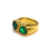 Diseño de nicho ins europeo y americano lujo ligero anillo de titanio y acero con gema en forma de corazón moda femenina corazón anillo de oro de 18 quilates al por mayor