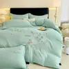 Novo Estilo Francês Estilo Princesa Bordado Floral Tridimensional Algodão Premium Cor Sólida Simples Conjunto de Quatro Peças Venda por Atacado de Fábrica
