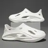 Zapatos con agujeros estilo hombre ropa de exterior transpirables modernos sensación de poner y quitar zapatillas de punta cerrada deportivas casuales antideslizantes