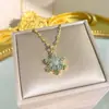 Collar de Acero de Titanio Copo de Nieve de Halloween para Mujer, Incrustado con Circonita de Diamante Completo, Cadena para Clavícula, Joyería de Lujo Ligero a la Moda, Estilo de Lujo Ligero