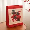 2026 Nova Bolsa de Mão Estilo Chinês Vermelha Sacola de Presente de Ano Novo Sacola de Presente de Feriado Sacola de Papel Rígido com Cartão Sacola de Presente Acompanhante