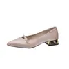 Sapatos de Salto Baixo com Bico Fino e Pérolas para Mulheres, Sapatos de Casamento de Salto Baixo, Sapatos para Madrinhas, Sapatos de Festa de Bico Fino e Salto Grosso, Novo Modelo 2026