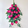 Revestimiento de pared de enredadera de rosas artificiales de alta gama y realista, adecuado para decorar paredes de sala de estar, con follaje y enredaderas de flores artificiales, incluyendo plantas colgantes