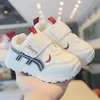 Tênis Esportivo Infantil para Idades 3-6, Novos Modelos Primavera e Outono, Tênis Casuais Estilo Dad para Meninas, Tênis Branco Respirável com Solado Macio para Meninos, Tênis da Moda