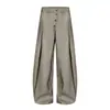 Calças plissadas de perna larga de cor sólida para homens, estilo trendy high-street com design de carcela de botões diagonal, calças compridas de silhueta solta única