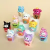 Set Familiar Sanrio Lindo Puesto Callejero Artículos Pequeños Celebridad de Internet Lindo Bricolaje Accesorios de Resina Decoraciones para Coche Ins