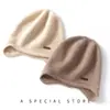 Cachemira Otoño/Invierno 2026 Nuevo para Mujer de Gama Alta Color Sólido Tejido para Exteriores Cálido Moda Peso Pesado Protección para los Oídos Sombrero Casual