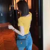 Camiseta de verano de color liso con cuello cuadrado, cuidadosamente seleccionada, disponible en múltiples colores, de manga corta, con copas extraíbles incorporadas, doble uso, capa base versátil