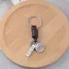 Llavero Tejido de Cuero Vintage Accesorio de Moda Colgante de Metal Encanto de Muñeca Decoración Unisex para Bolsos