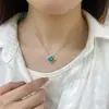 Collar Colgante de Cuatro Hojas con Micro Pavé de Circonita Estilo Retro para Niñas, Cadena para Clavícula Desmontable de Lujo Ligero y Nicho de Alta Gama
