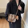 Nova Bolsa Saco Outono e Inverno Feminina Artística Xadrez Estilo Coreano Cordão Chanfrada Bolsa de Mão Letras Casual Bolsa de Ombro Transversal