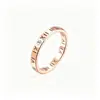 Anillo Sencillo de Lujo Ligero Moda Estilo Romano con Números Romanos Incrustaciones de Diamante Anillo de Pareja de Lujo Ligero Nicho Anillo de Dedo de Acero de Titanio Resistente al Color