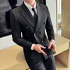Terno Masculino Casual de Negócios com Lapela Entalhada e Listras Sutis, Conjunto de Terno para Casamento Ljt18 em Verde Escuro