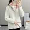 Chaqueta para Mujer Nueva Primavera y Otoño 2025 Desmontable Delgada para Exteriores Resistente al Viento e Impermeable Moderna Ropa de Viaje para Montañismo