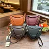 Bolso tipo Silla de Montar Vintage para Mujer 2026 Nuevo Diseño de Nicho Bolso Cruzado con un Toque de Alta Gama, Versátil y de Moda Bolso de Media Luna