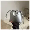Têxteis Retro Nicho Design Bolsa Feminina 2024 Nova Moda Moda Bolsa de Ombro Bolsa Crossbody Trendy Underarm Bucket Bag