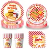 Set de fiesta de cumpleaños temático de hamburguesas al estilo americano y pollo frito con platos de papel desechables, vasos, mantel, banderines y globos para decoración