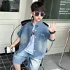 Ropa para Niños Traje de Verano de Manga Corta para Niños 2026 Nuevo Estilo Coreano de Verano para Niños Atractivo y Moderno Conjunto de Tres Piezas de Mezclilla