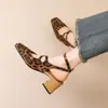 Sapatos Mary Jane Sapatos de Salto Médio Grosso Novo Estilo 2025 Tira no Tornozelo Bico Quadrado Sandálias de Salto Alto Femininas 32-48 Sapatos de Exportação