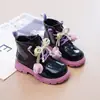 Botas estilo Martin para niñas 2026 otoño e invierno forro simple moda infantil estilo coreano botas para niñas, charol brillante elegantes botas de cuero