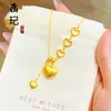Mismo estilo que la tienda de oro, collar con borla de corazón hueco cepillado color oro arena para mujer, nicho, sensación de alta gama, moderno, versátil, venta al por mayor de collares