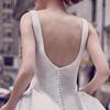 Fotografía de Viaje Vestido de Novia 2026 Nuevo Vintage de Doble Hombro Adelgazante Elegante de Satén Vestido de Novia para Boda al Aire Libre en Césped en Verano