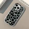 Capa de celular com estampa de leopardo preta e cinza adequada para Apple 16 Pro, 15, Xiaomi 14 Pro, iPhone 13, com fio de pena e detalhes em creme, design criativo
