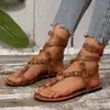 Transfronterizo Europeo y Americano Remache A Través de Playa Europea y Americana Hebilla Metálica Transfronteriza Chanclas Frescas Cubierta para Dedos Nuevo Anillo de Pie Correa Venta al por Mayor Talla Grande