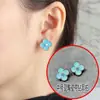 Pendientes de Botón Trébol de Cuatro Hojas Versión Alta V Dorada para Mujer Baño Grueso Oro de 18 Quilates Ágata Roja Natural Nácar Blanco Pendientes de Lujo Ligero Sensación de Alta Gama