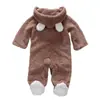 Macacão de Bebê Estilo Novo Outono e Inverno de Tecido Coral com Capuz Manga Longa para Engatinhar Roupa Fofa Quente de Peça Única para Crianças Pequenas