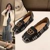 Sapatilhas Femininas 2026 Verão e Outono Novas Versáteis de Salto Baixo Moda Estilo Chanel Slip-On Salto Bloco Casual Couro Macio Sapatos