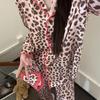 Pijama Rosa Dulce con Estampado de Leopardo para Niñas, Nuevo Set de Ropa de Casa de Seda Helada de Manga Larga y Pantalón Largo, Otoño 2025