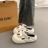 Pantuflas de mujer de dibujos animados con punta cerrada 2024 nuevo verano para exteriores, zuecos feos-lindos de ojos grandes con sensación de pisar excremento, sandalias antideslizantes