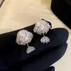 Brincos de pérola redondos ocos com zircônia ultra brilhantes, estilo minimalista europeu e americano, brincos estilo palácio, brincos de luxo leve de alta qualidade para mulheres