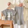 Conjunto de dos piezas de pantalones acampanados de manga corta estilo coreano para niños, princesa, nuevo para 2025, traje infantil estampado con cordones