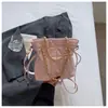 Bolso Cubo de Cadena Rombo de Moda 2026 Verano Nuevo Estilo Coreano de Nicho Bolso de Hombro Cruzado para Viaje
