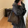 Bolso Retro Estampado de Leopardo para Mujer 2026 Otoño Nuevo Versátil Moda Hombro Único Tendencia Gran Capacidad Casual Bolso de Hombro