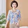 Blusa de Seda Gelada com Manga Três Quartos para Primavera/Verão para Mães de Meia-Idade, Camiseta Fina e Estilosa de Manga Curta para Mulheres de 50 Anos