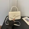 2026 Nova Bolsa Casual Elegante Feminina Simples Retrô Moderna de Ombro Cruzado Pequena Quadrada para Mulheres