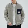 Camisa masculina e para adolescentes de outono com listras verticais color-block e bolso, estilo universitário, moderna, versátil, camisa de manga longa estilo japonês