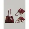 Bolso tote rojo de cuero encerado vintage para mujer, nueva colección de verano 2026, diseño simple, gran capacidad, adecuado para ir al trabajo, se puede llevar en la mano o usar como bolso de hombro