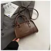 As bolsas pequenas populares deste ano para mulheres, versáteis para outono e inverno 2026, nova moda retrô, bolsa de ombro único, bolsa transversal, bolsa de mão, bolsa almofada