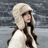 2026 Nuevo Otoño Invierno Cuadros Felpa Sombrero Lei Feng Mujer Engrosado Cálido Protección Orejas Adelgazamiento Facial Tacto de Alta Gama Sombrero Protector del Frío
