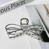 Pinza para el pelo de lazo de metal, diseño de nicho, pinza de tiburón grande para la parte trasera de la cabeza, estilo minimalista, sensación de alta gama, no daña el pelo, modelo de otoño e invierno