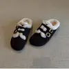 Pantuflas retro estilo Birkenstock con doble tira y suela gruesa para mujer, nueva colección otoño/invierno 2026, diseño sin cordones, forradas de felpa para abrigar y fáciles de poner.