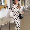 2026 Estilo Novo Europeu e Americano Transfronteiriço Vestido Feminino de Bolinhas Manga Longa Gola Redonda Temperamento Elegante Vestido de Noite Festa Saia Longa