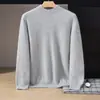 Nova blusa de base de tricô de cashmere para outono e inverno, moderna e macia, adequada para negócios e deslocamento, cor sólida, gola semimang alta, quente para homens
