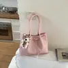 Bolsa de ombro feminina transfronteiriça estilo coreano 2026 simples temporada nova bolsa de palha bolsa saco balde bolsa de ombro transversal de alto valor
