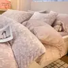 Novo Conjunto de Quatro Peças de Plush com Relevo 3D de Alta Gramatura Leite Fleece Outono e Inverno Espesso Quente Roupa de Cama para Casa